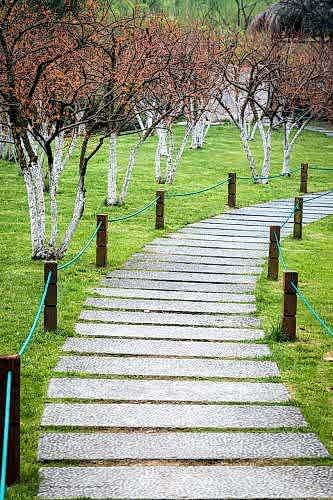 Travers Uygulamaları: Doğal, Ahşap ve Estetik Peyzaj Çözümleri